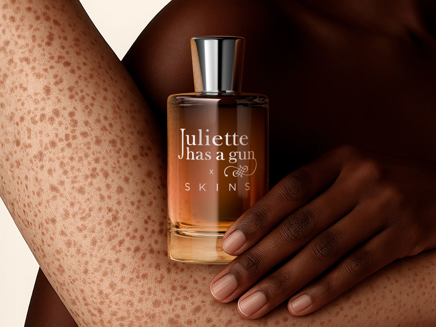 UNDER EMBARGO 16 JUNI: Skins x Juliette has a gun is een frisse, musky geur die de huid viert 