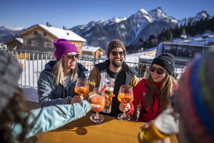 Landal Hochmontafon dranks auf der terrasse