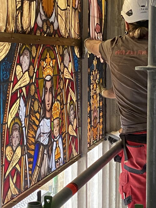 Sint-Andrieskerk_glasramen_plaatsing1 ©AG Vespa