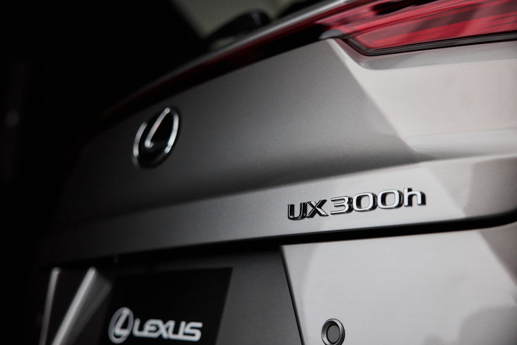 Lexus UXh