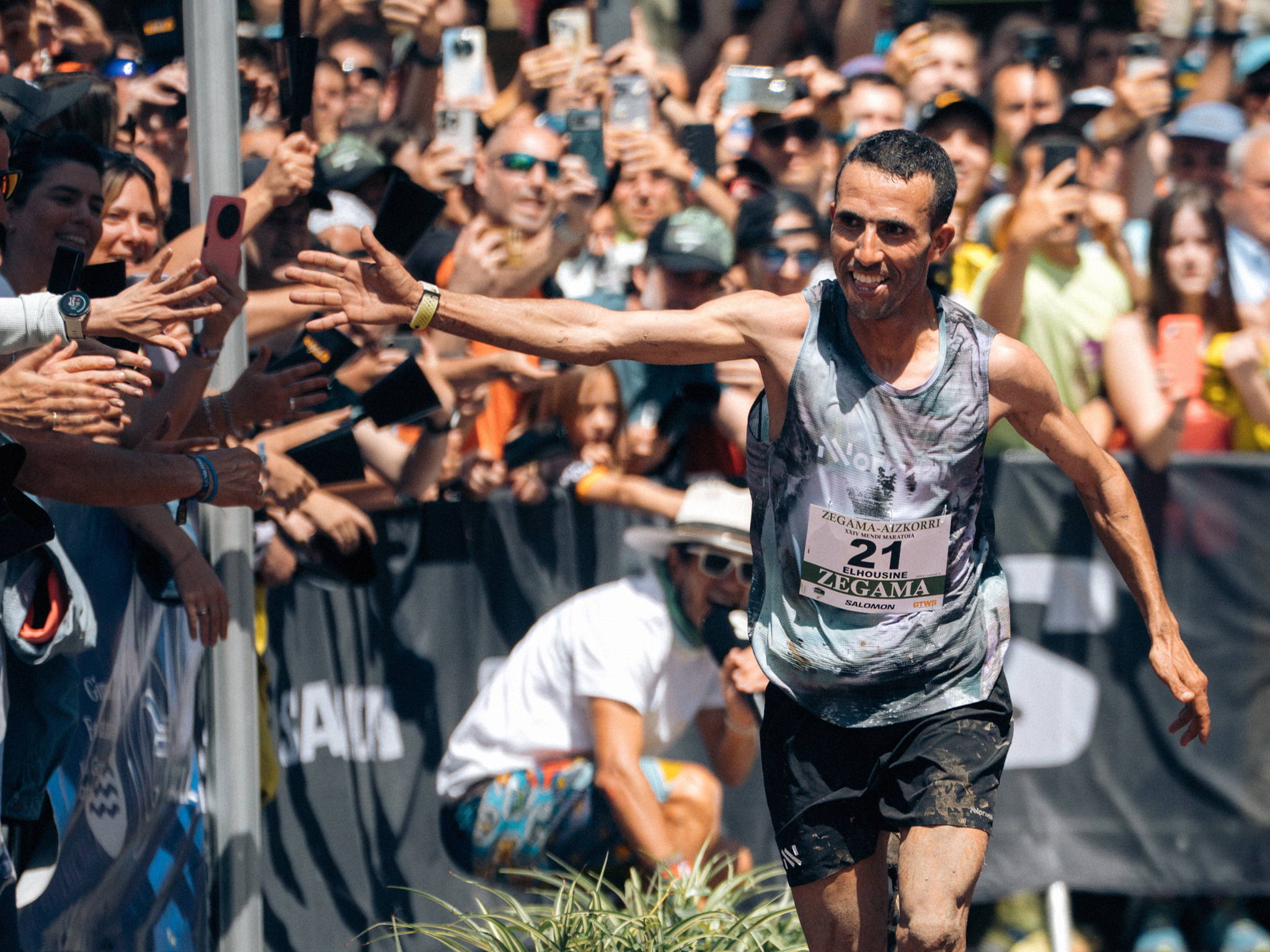 Elhousine Elazzaoui se corona en Zegama, una de las carreras de trail más prestigiosas del mundo