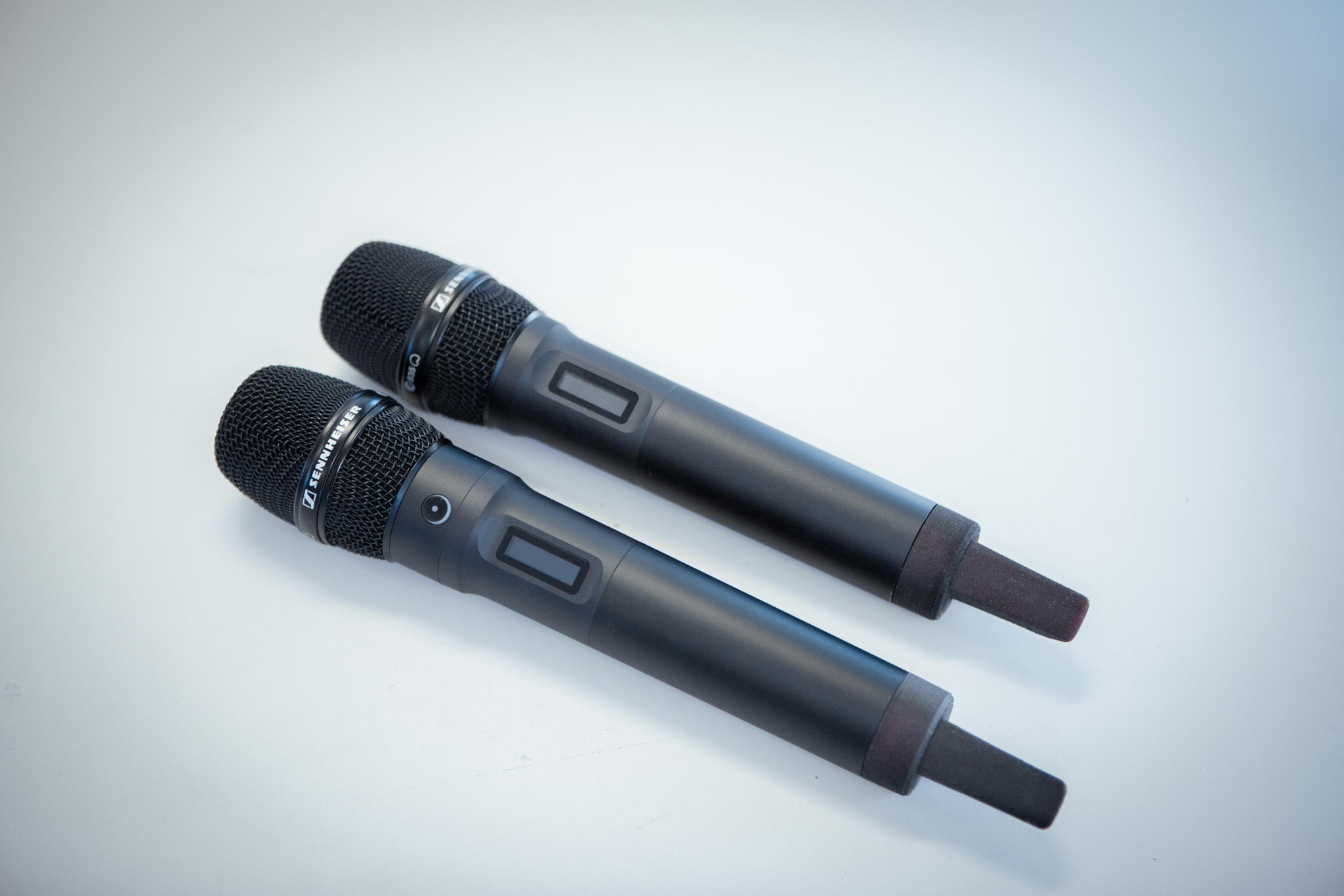 Prototypes van de Spectera-handheldzender met en zonder programmeerbare Command-adaptertera handheld transmitter with and without programmable Command adapter Prototypes van de Spectera-handheldzender met en zonder programmeerbare Command-adaptertera handheld transmitter with and without programmable Command adapter