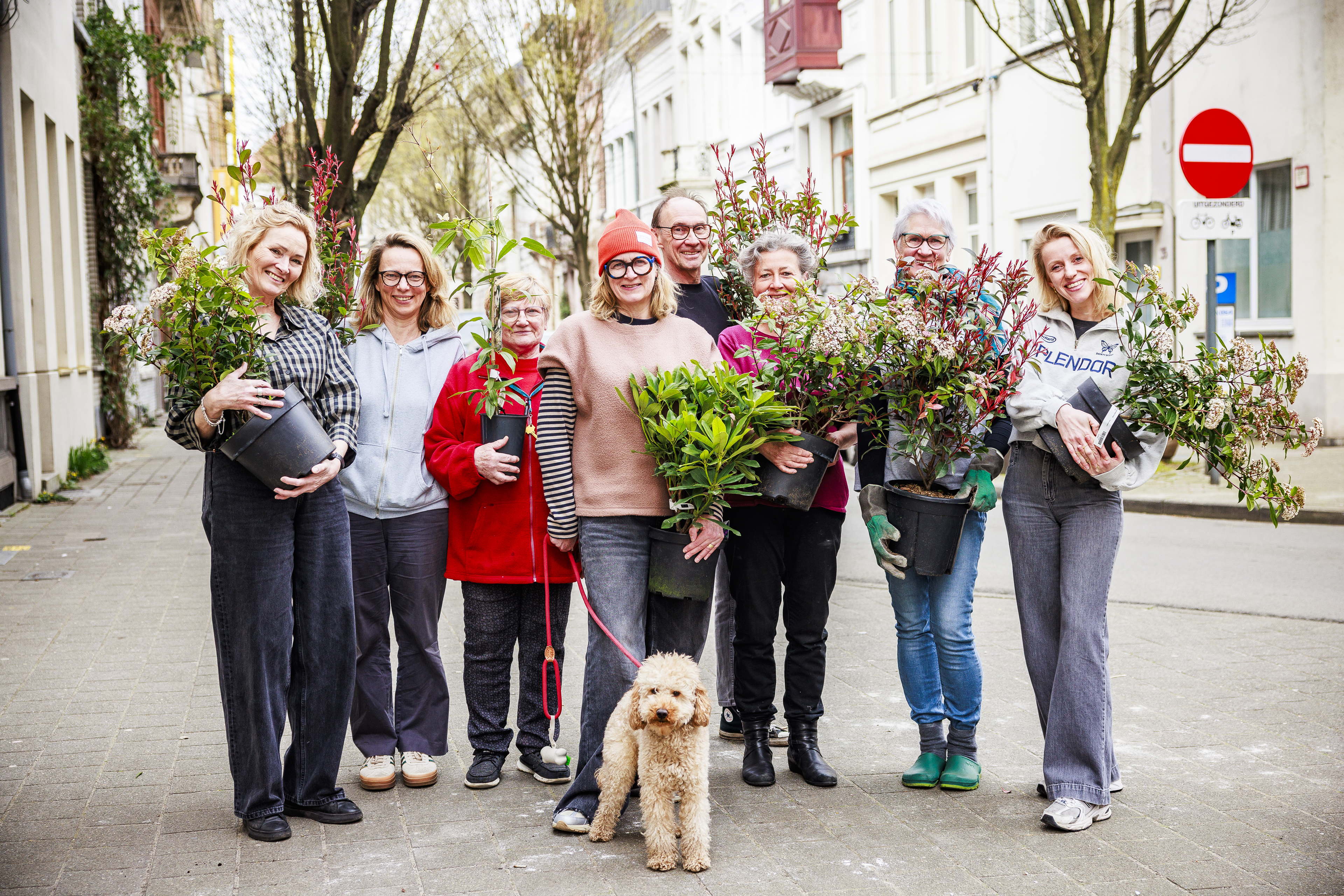 Bewoners aan de slag in hun straat en buurt tijdens Lenteklaar
