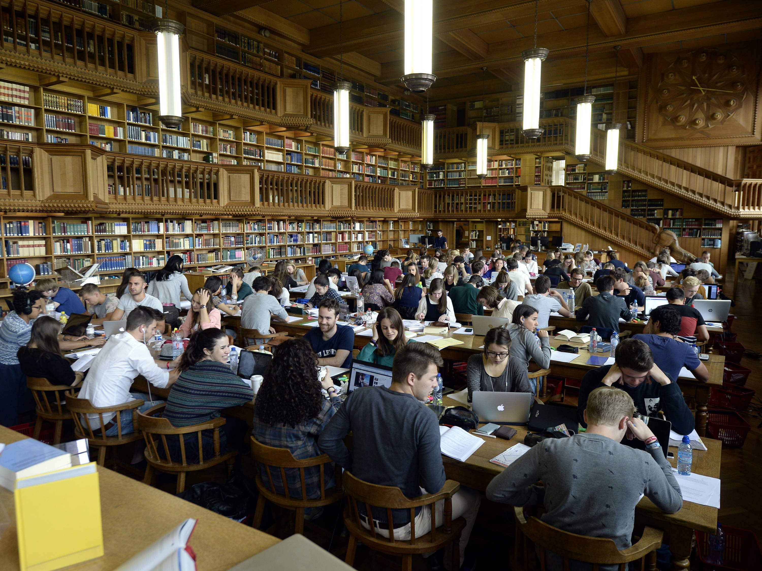Flemish colleges urge more funding for graduate programmes
