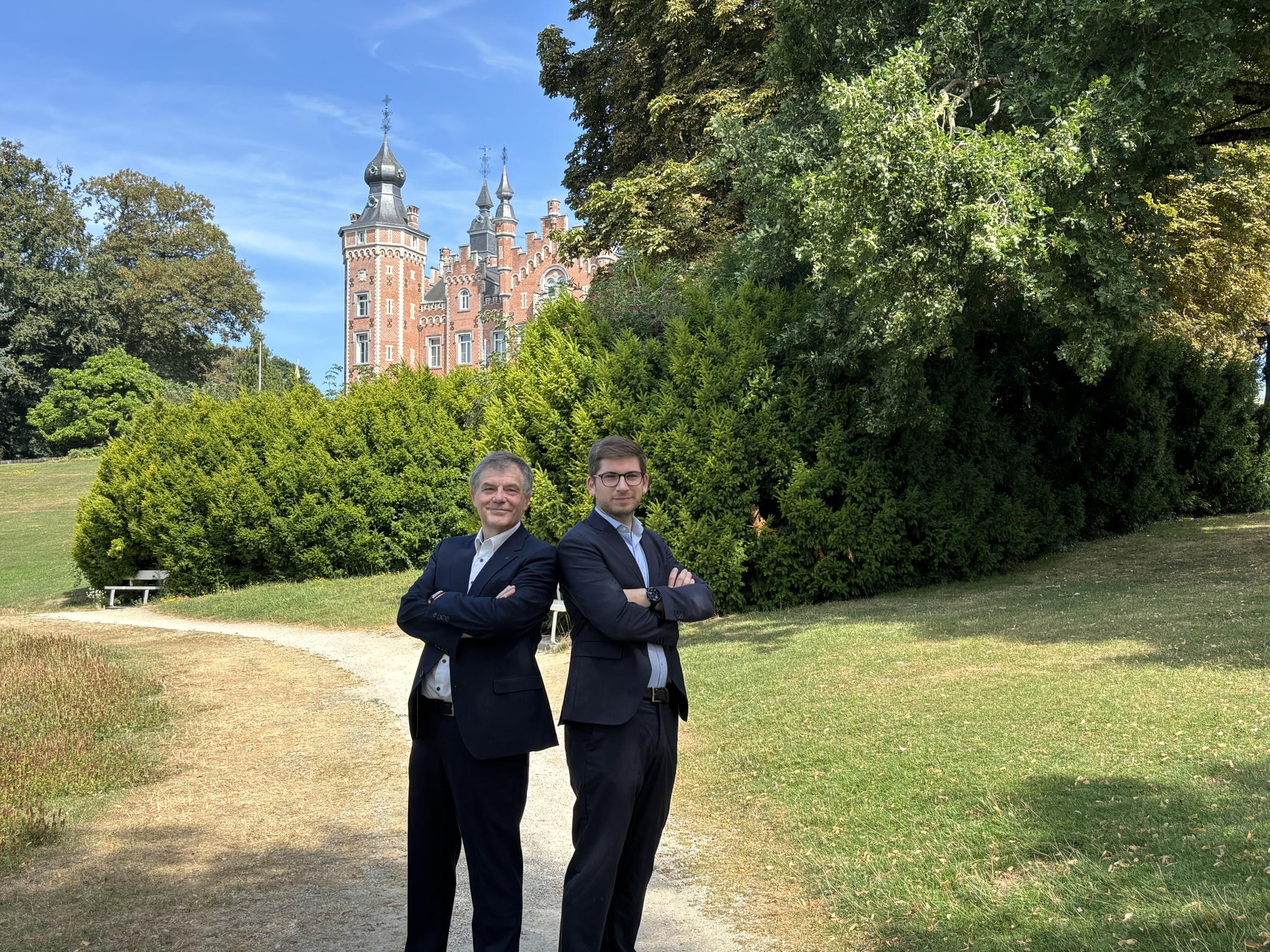 Erkend vastgoedmakelaars Erik De Mulder en Anthony Pervolarakis van Vastgoedgroep Dewaele.