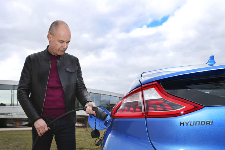 Bertrand Piccard & IONIQ Electric