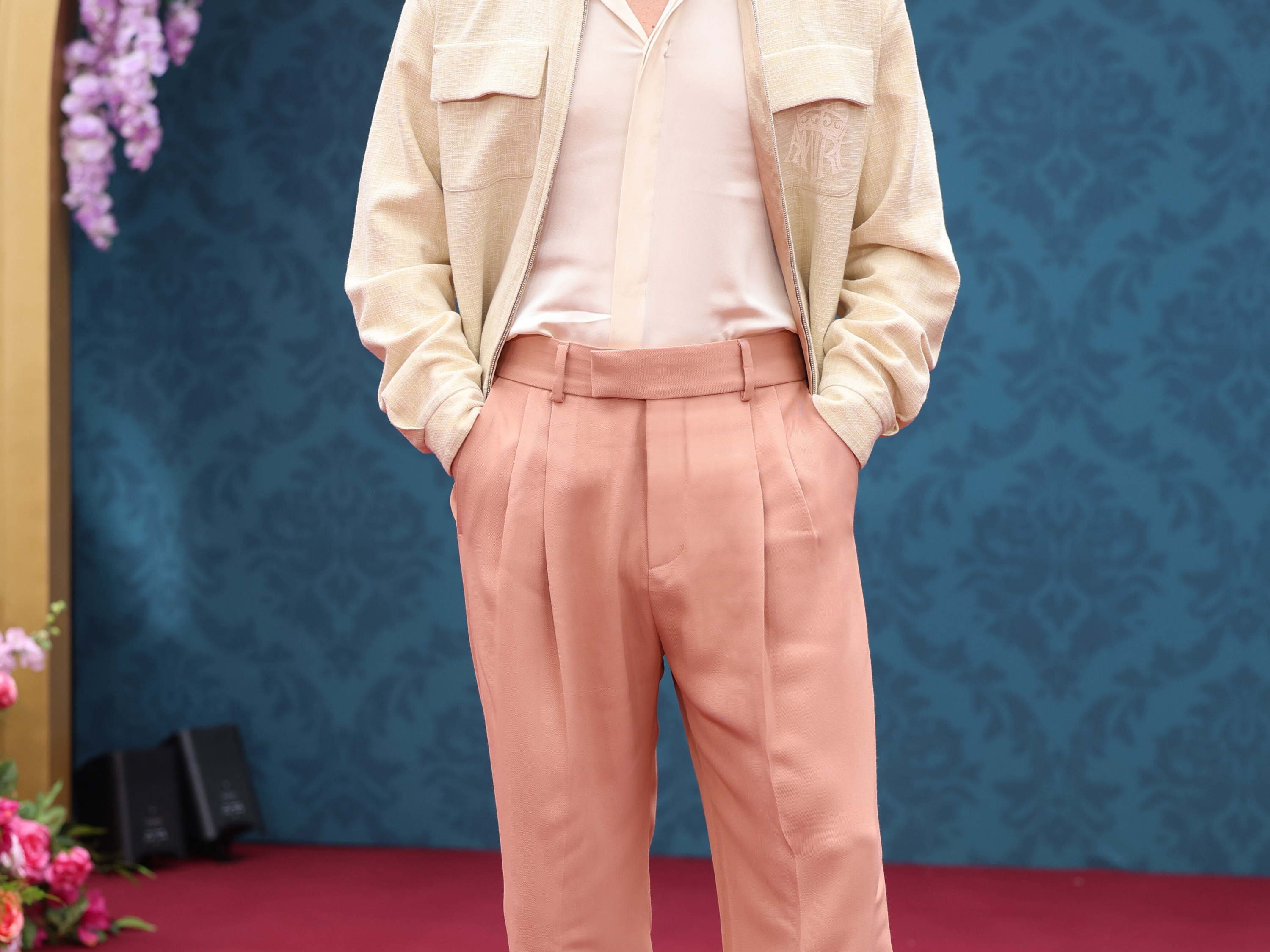 LUKE THOMPSON USA AMIRI SPRING - SUMMER 2024 AL SPECIAL SCREENING DE PARTE 2 DE LA 3 TEMPORADA DE BRIDGERTON 