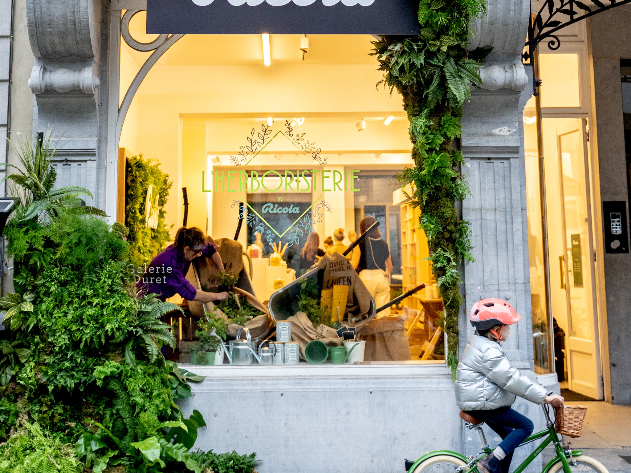 Ricola opent eerste pop-up in België: de Kruidenwereld