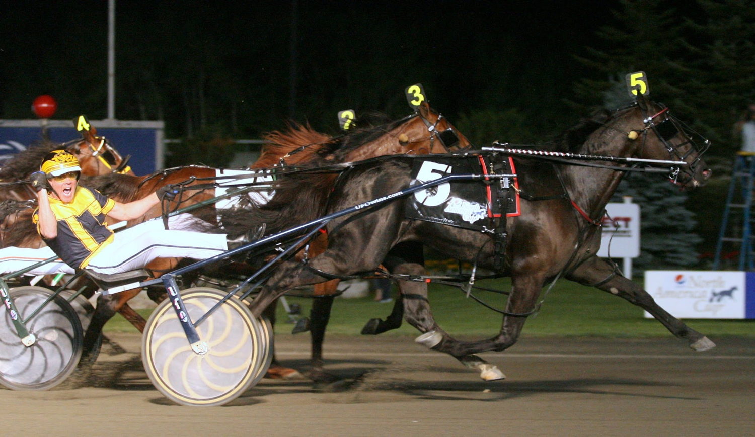Thinking Out Loud and Randy Waples winning the 2012 Pepsi North America Cup. (New Image Media)