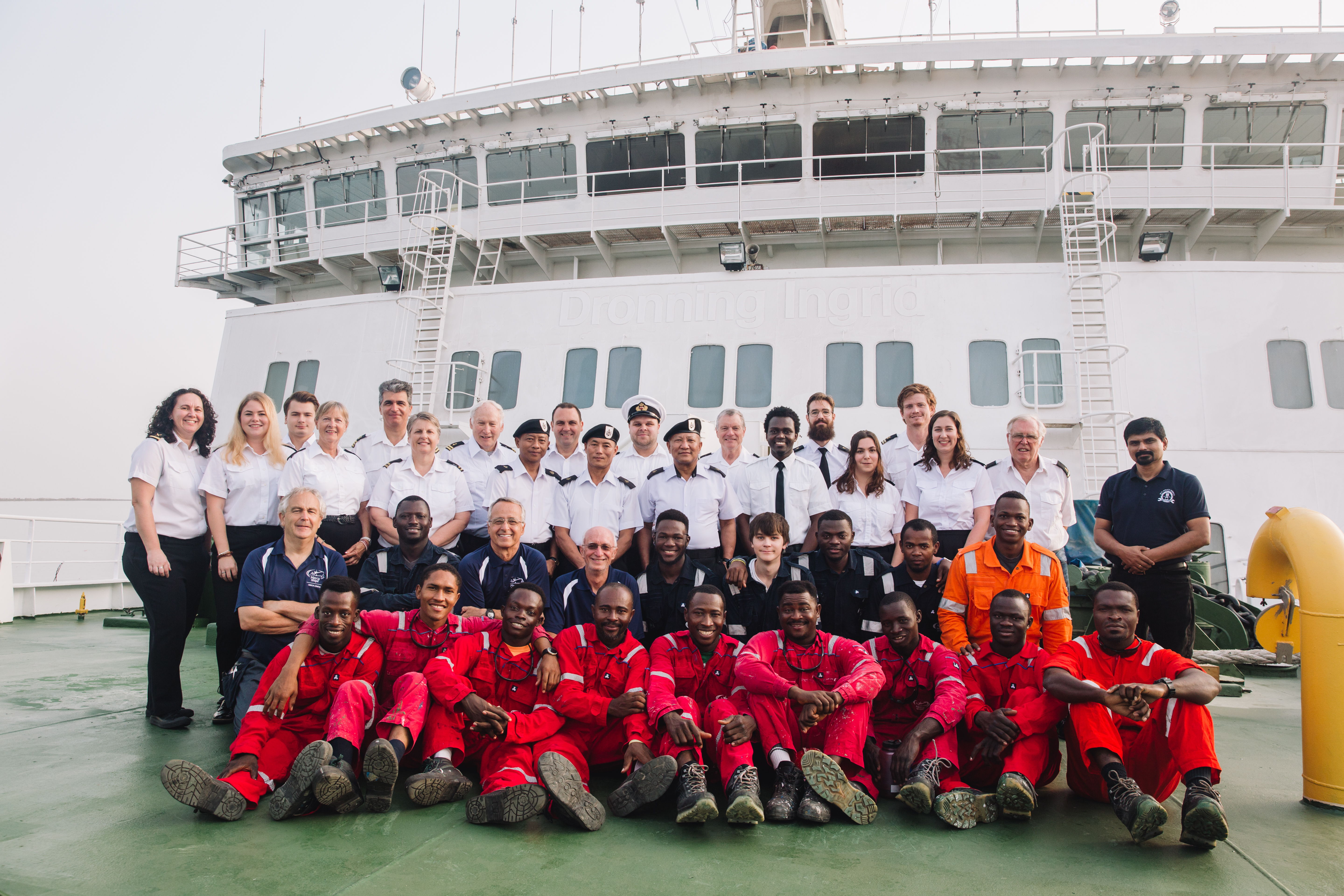 Die Crew an Bord freut sich über Unterstützung. © Mercy Ships / ​ Shawn Thompson