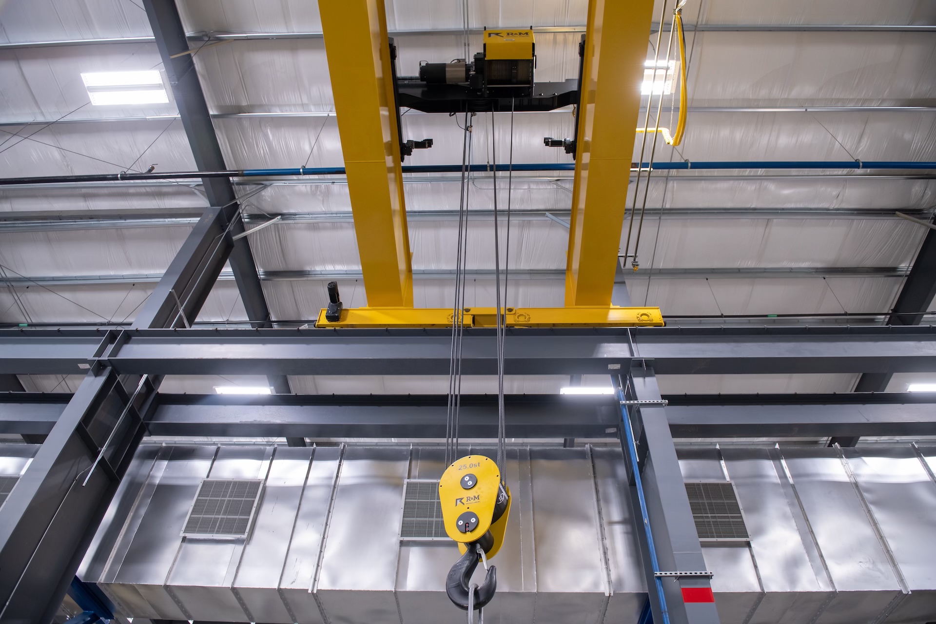 The hoists have approximate heights of lift between 28 ft. and 29 ft. The hoists have approximate heights of lift between 28 ft. and 29 ft.