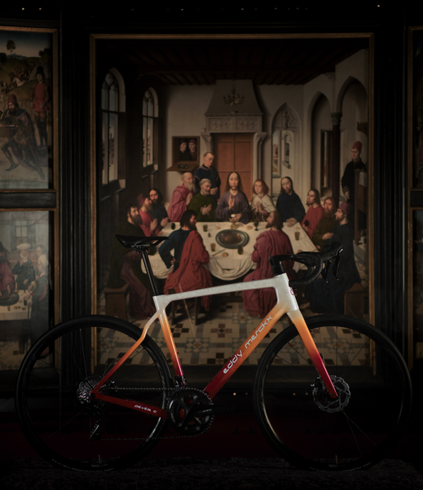 Eddy Merckx Bikes et M Leuven vendent aux enchères un vélo « Dieric Bouts » exclusif pour l'action « De Warmste Week »