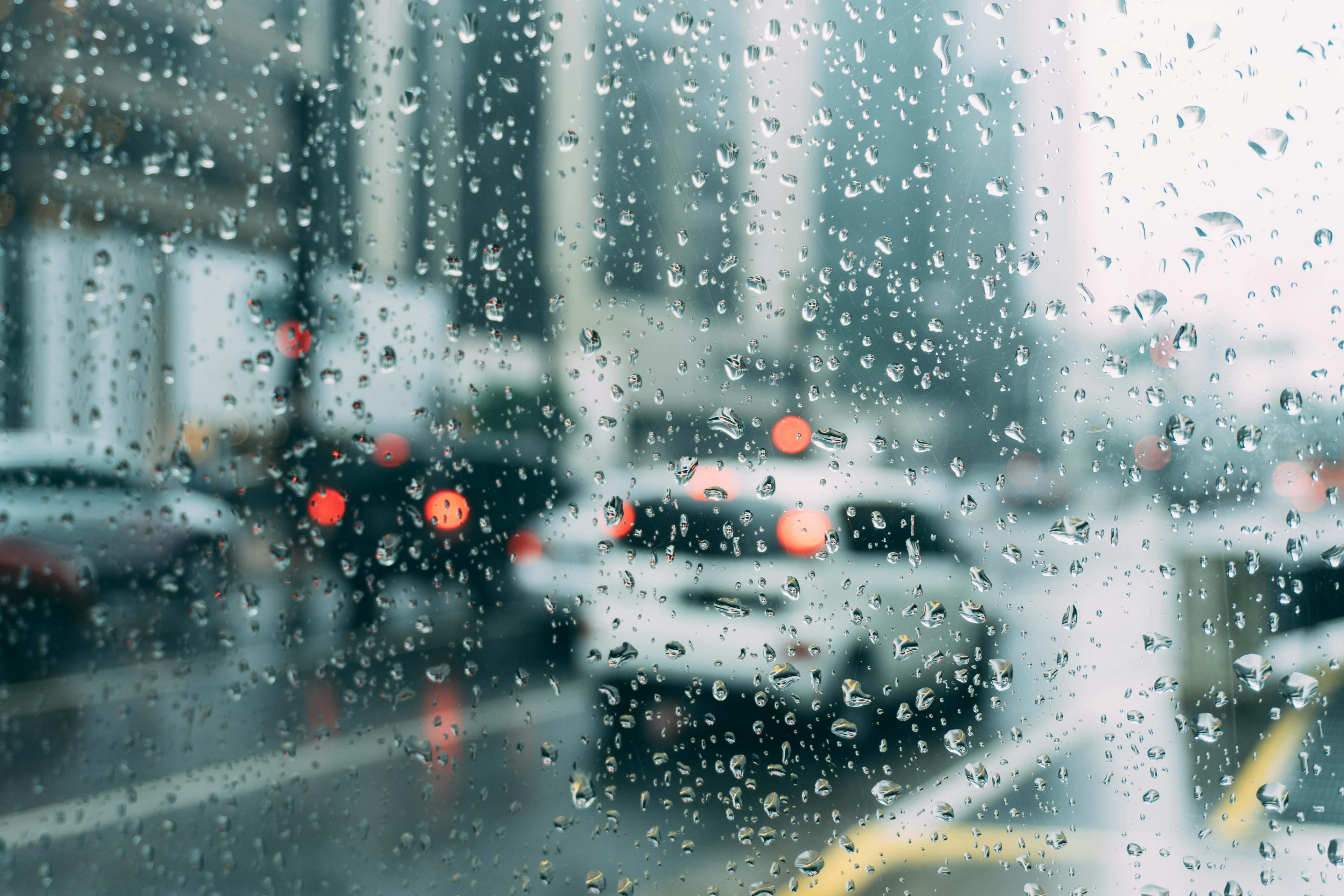 Tormentas y cortes de luz: cómo proteger tu rutina con iluminación recargable 