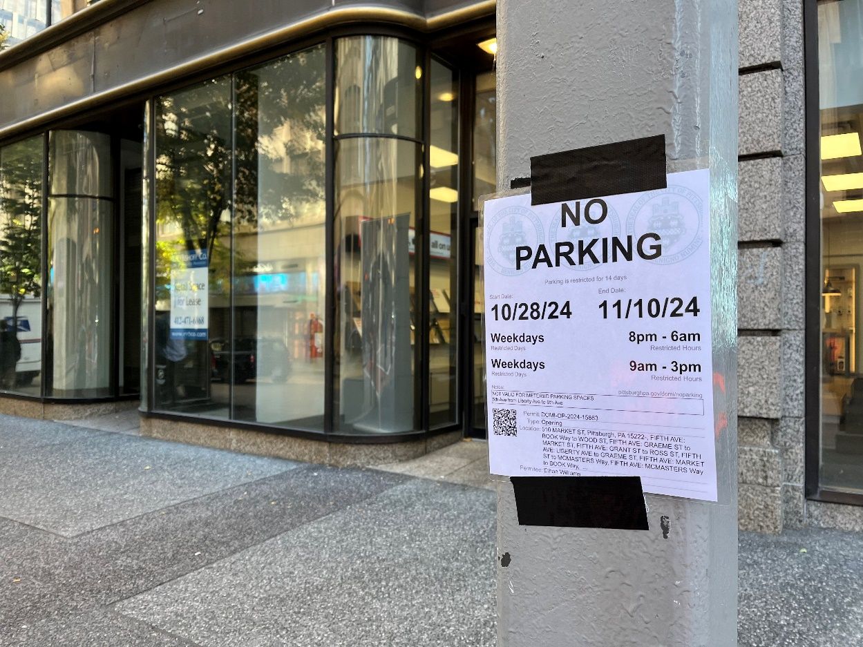 No Parking sign posted along Fifth Avenue