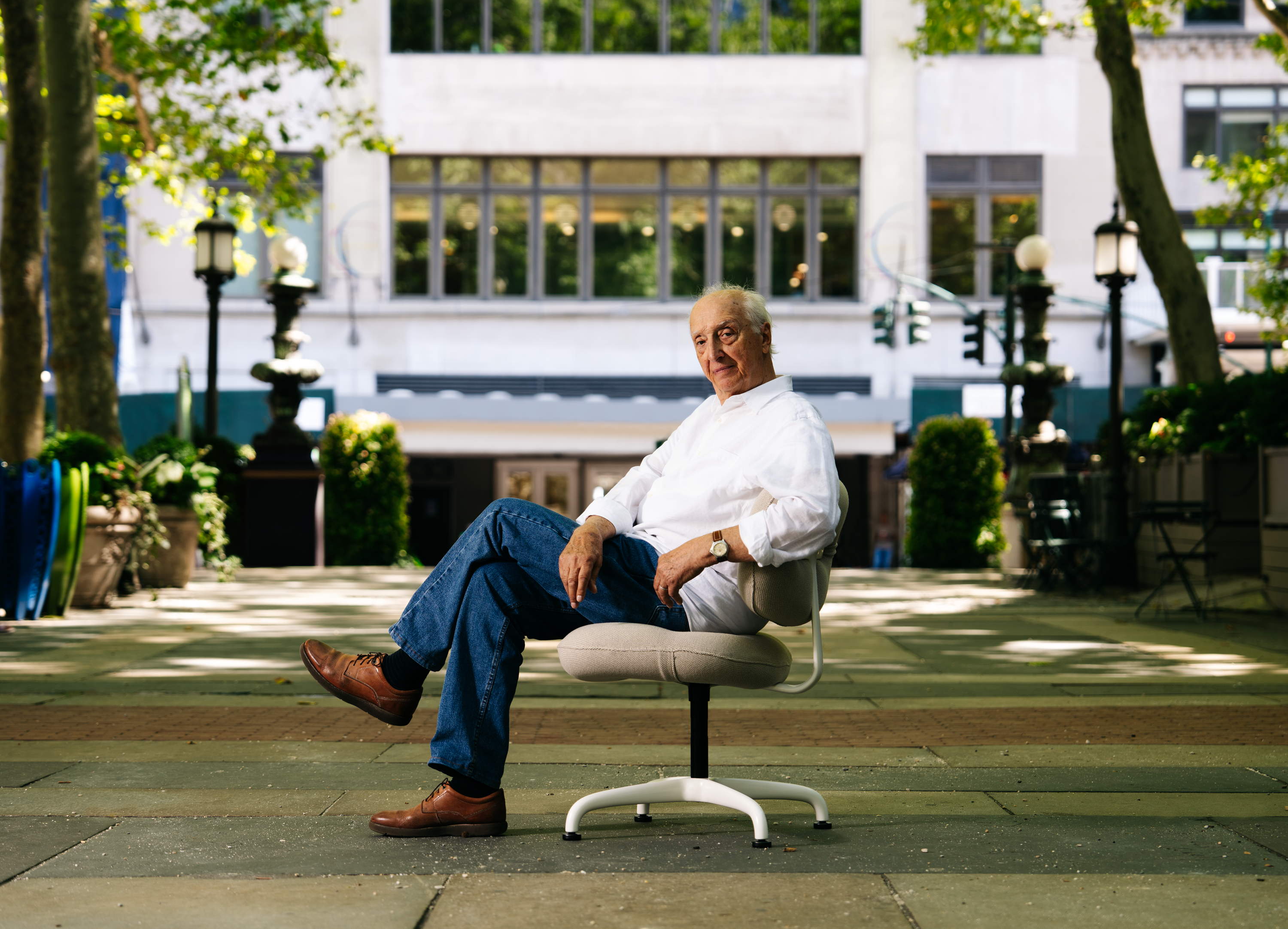 Knoll Introduces a Revival of the Morrison Hannah™ Chair