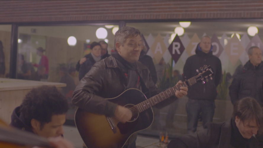 Iedereen beroemd buskt voor Music for Life (c) VRT
