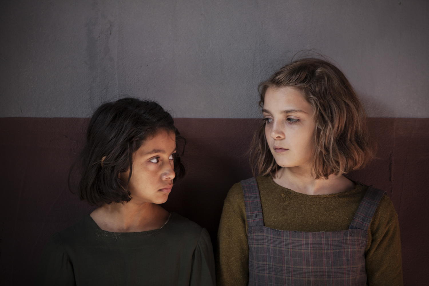 My Brilliant Friend : Elisa Del Genio (Elena) & Ludovica Nasti (Lila) - (c) HBO
