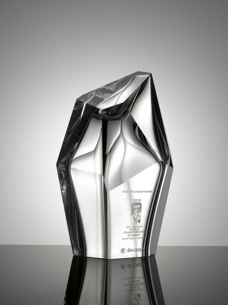 For the first time, the trophy was created by ŠKODA
Design. It pays homage to traditional Bohemian glass art.