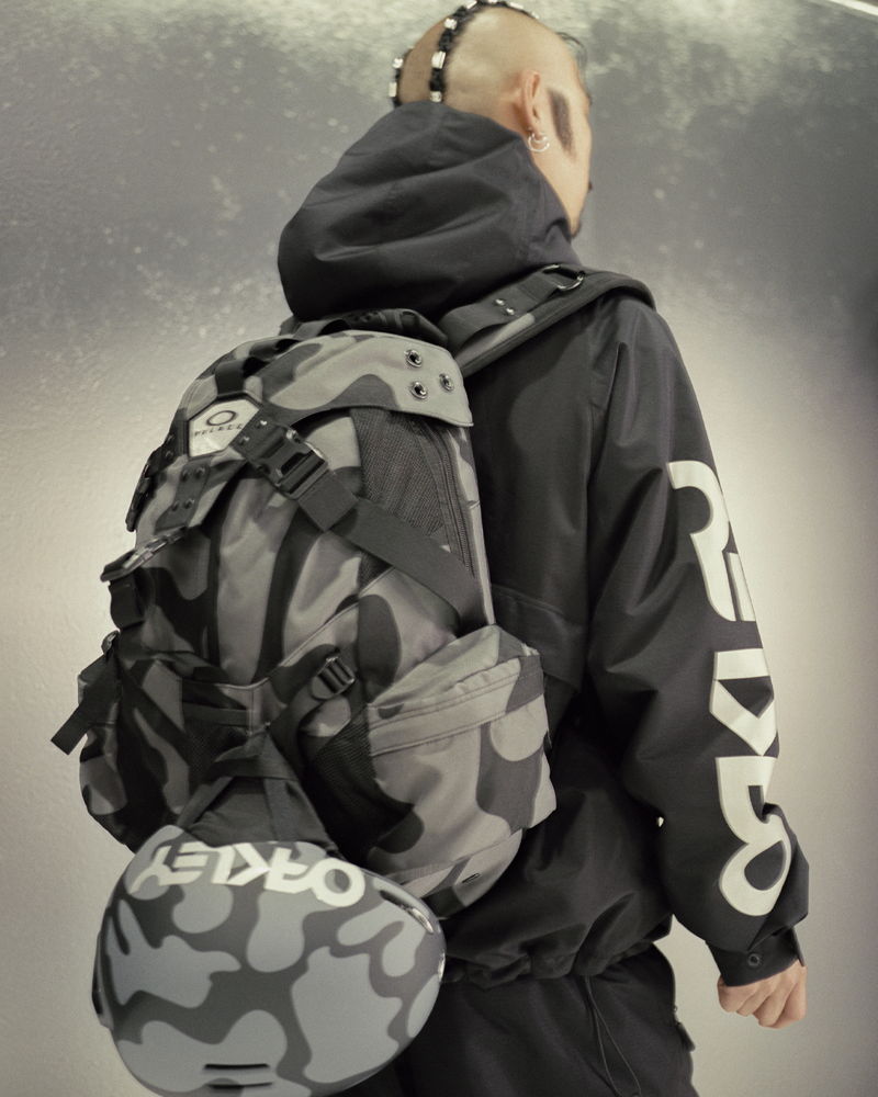 PALACE OAKLEY® CAMPAIGN IMAGE (7)