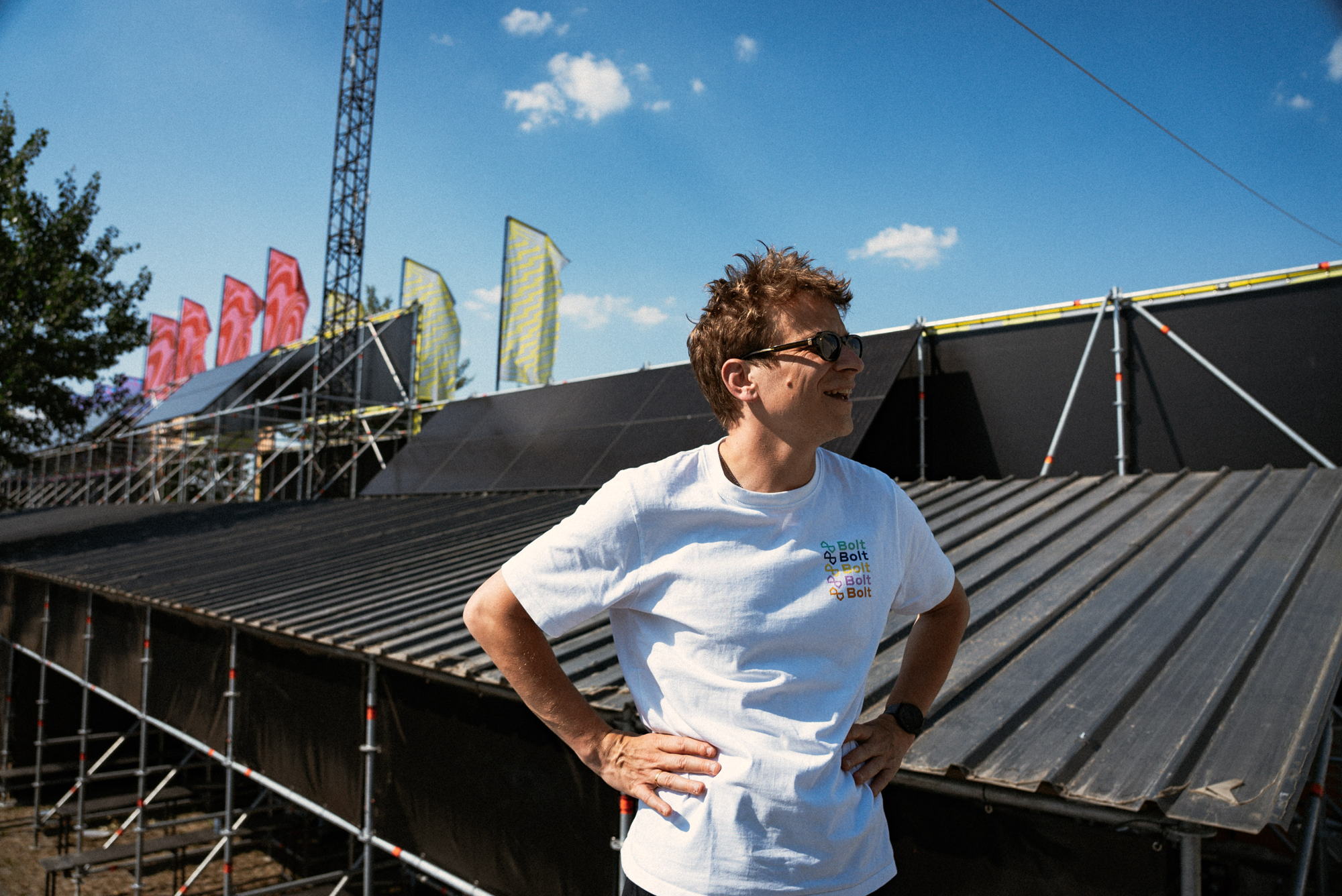 Zonnepanelenconstructie aan de ingang van Rock Werchter 2023 ©Ward Rombaut