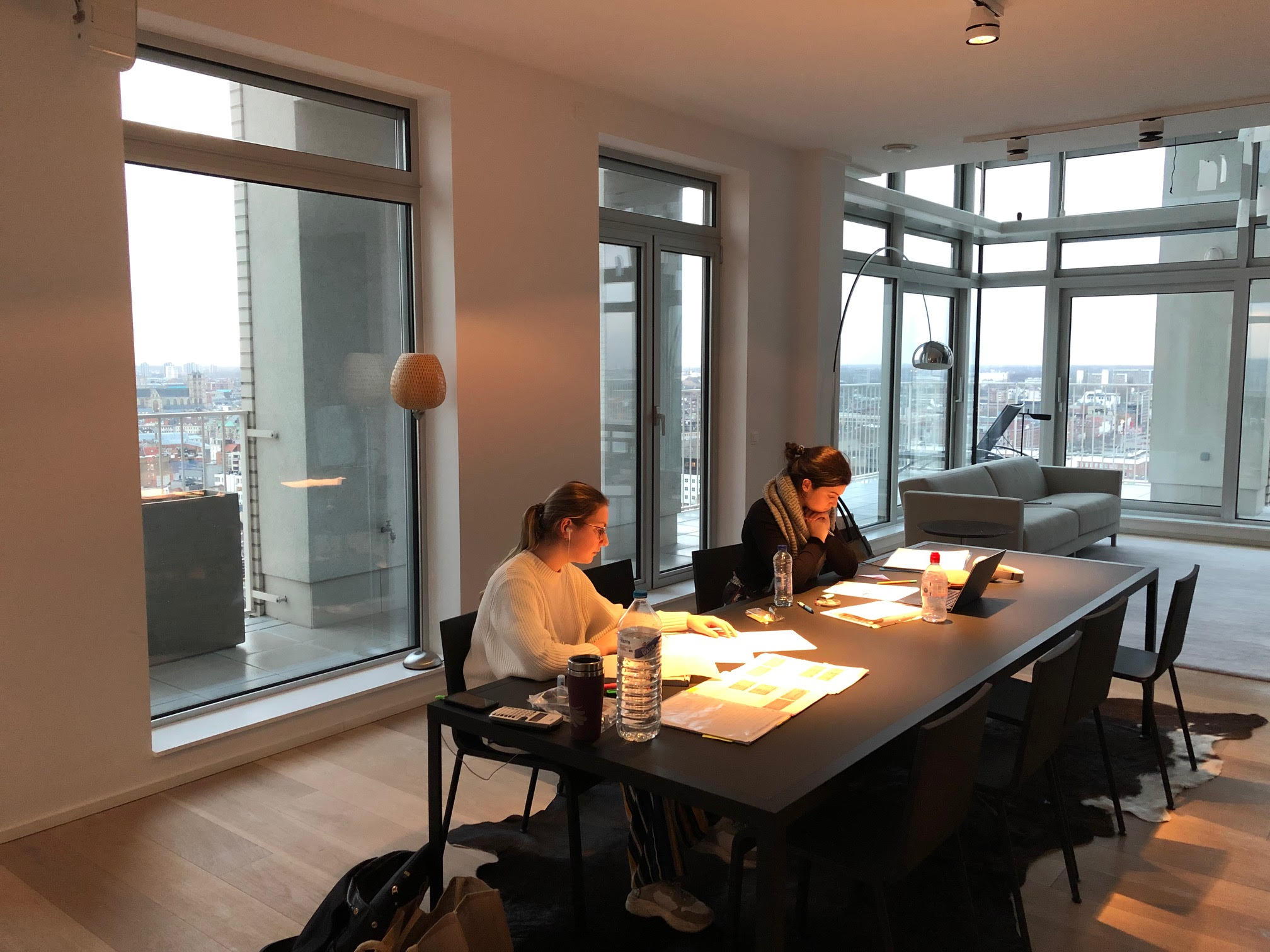Studeren met je hoofd in de wolken: dit luxueuze penthouse is tijdelijk blokparadijs