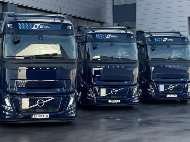 DFDS und Volvo Trucks schalten gemeinsam auf Nachtbetrieb: Nachhaltige Logistik gewinnt im Hafen von Antwerpen an Bedeutung  