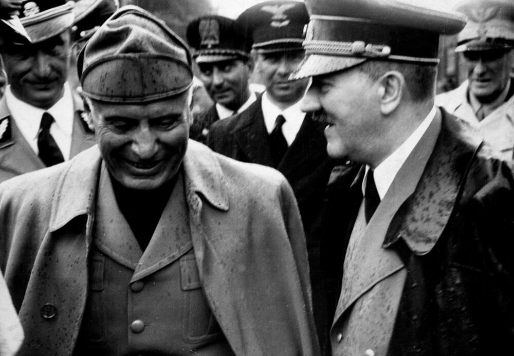 Mussolini and Hitler meet after the attempted assassination of Hitler. Photo July 1944. AKG10393942 © akg-images / ullstein bild - Heinrich Hoffmann
