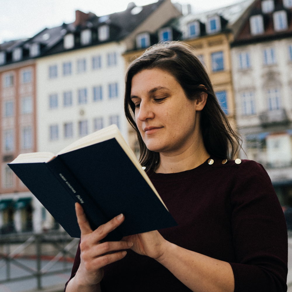 Andrea Schuster bringt zwanzig Jahre Erfahrung als Buchhändlerin mit. (c) Hugendubel