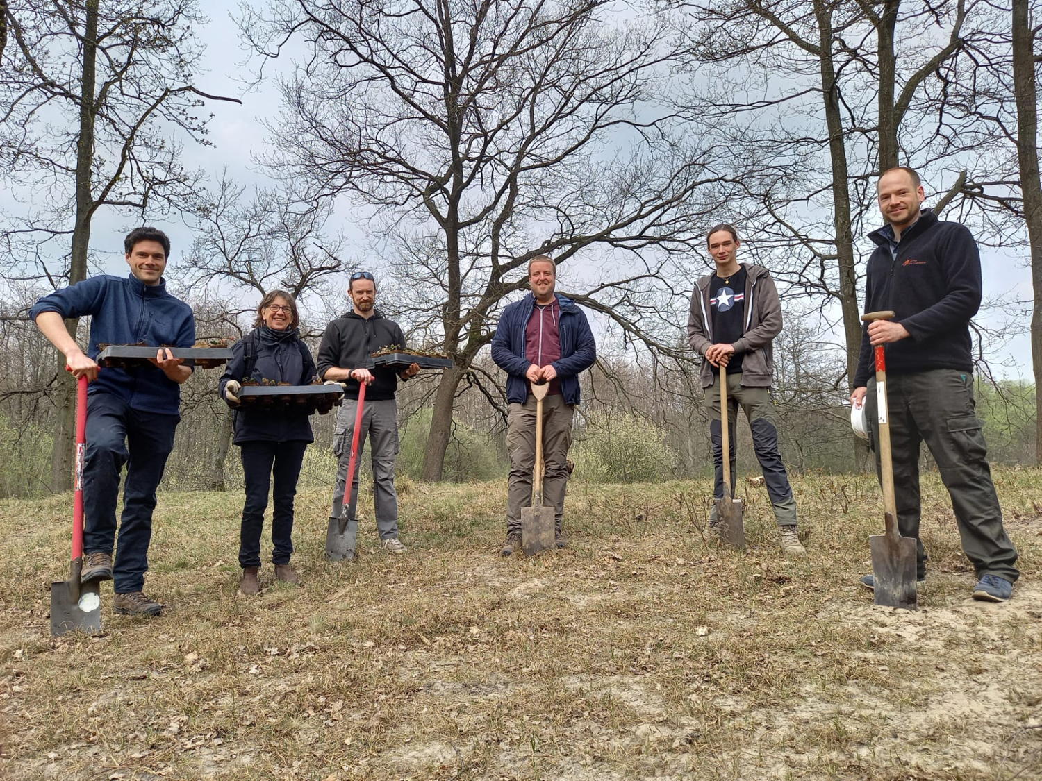 vlnr: Toon Saerens, leraar Tuinbouwschool Melle, gedeputeerde Riet Gillis , Alain Olliver vader student, Tijs Decuypere dienst Natuur Provincie, Simon Olliver eindejaarsstudent Tuinbouwschool Melle, Iñaki Colpaert dienst Natuur Provincie