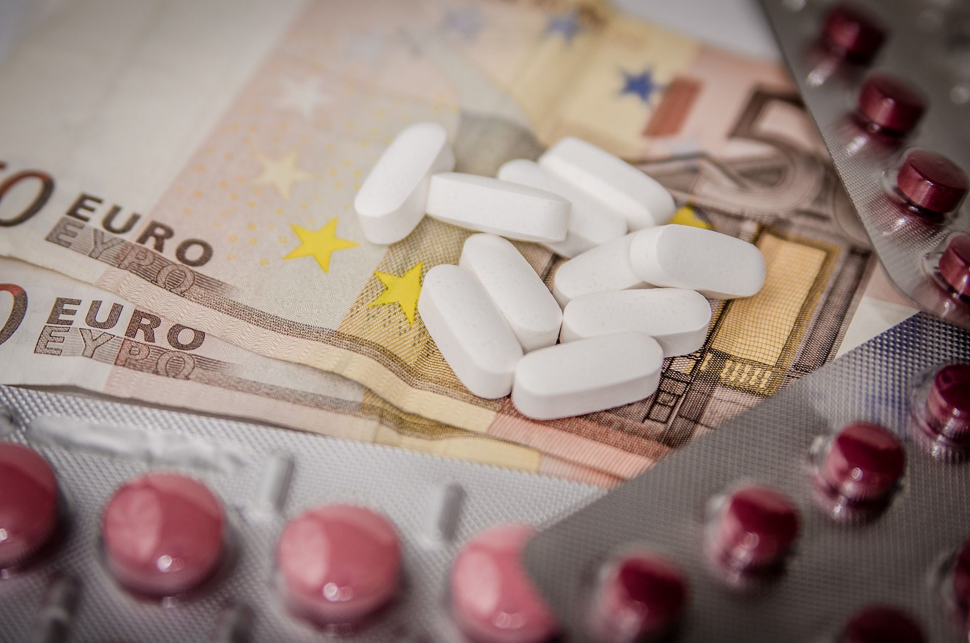 Les dépenses en médicaments augmentent chaque année, principalement en raison des traitements coûteux contre le cancer