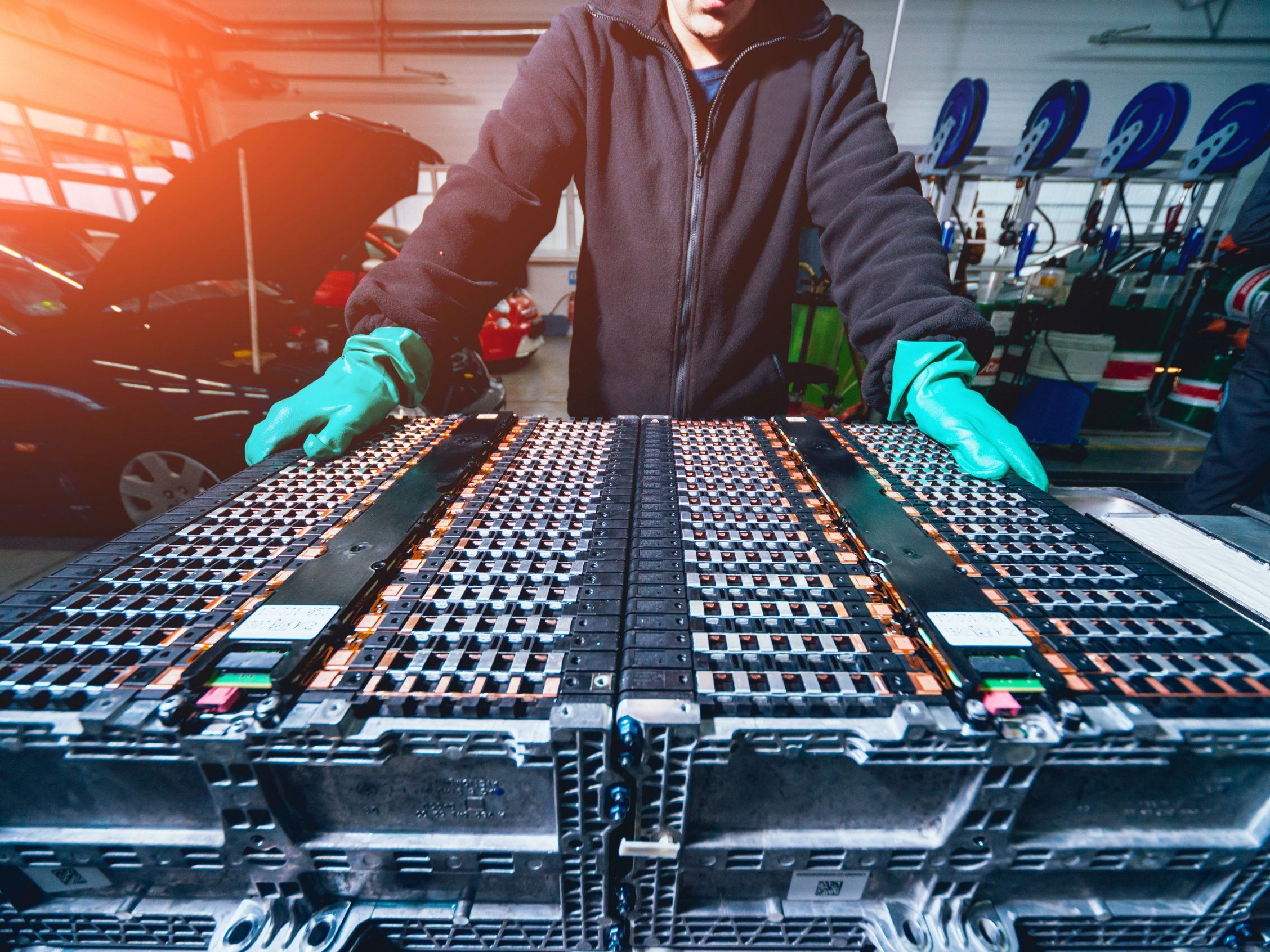 Sortbat acquiert Watt4Ever, Febelauto reste à bord : une collaboration belge donne une seconde vie aux batteries de VE