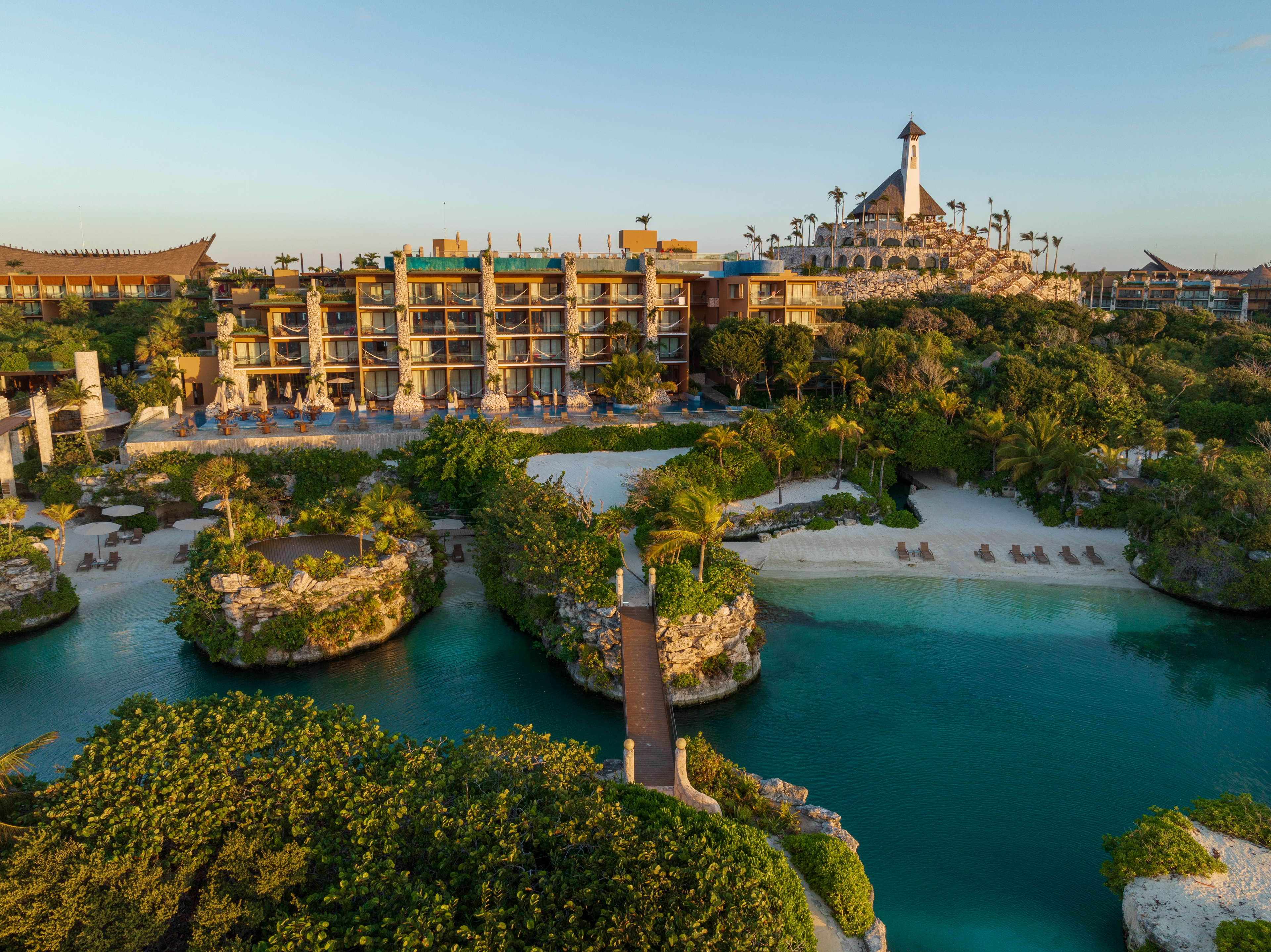 Grupo Xcaret brilla por su hospitalidad y atracciones en los Travvy Awards 2025