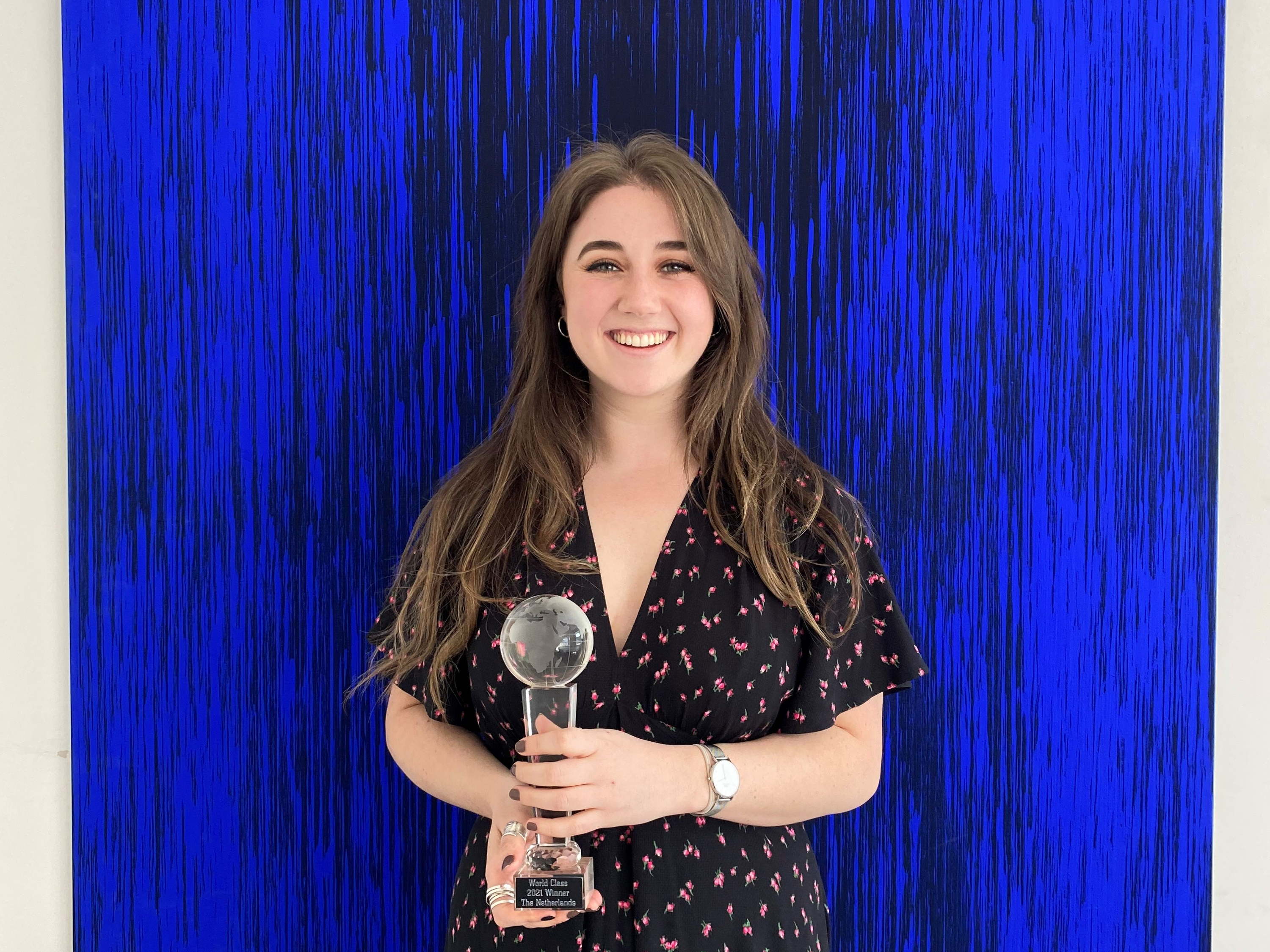 LAURA BRADY VERKOZEN TOT BESTE NEDERLANDSE BARTENDER 2021 TIJDENS DE DIGITALE WORLD CLASS COMPETITION