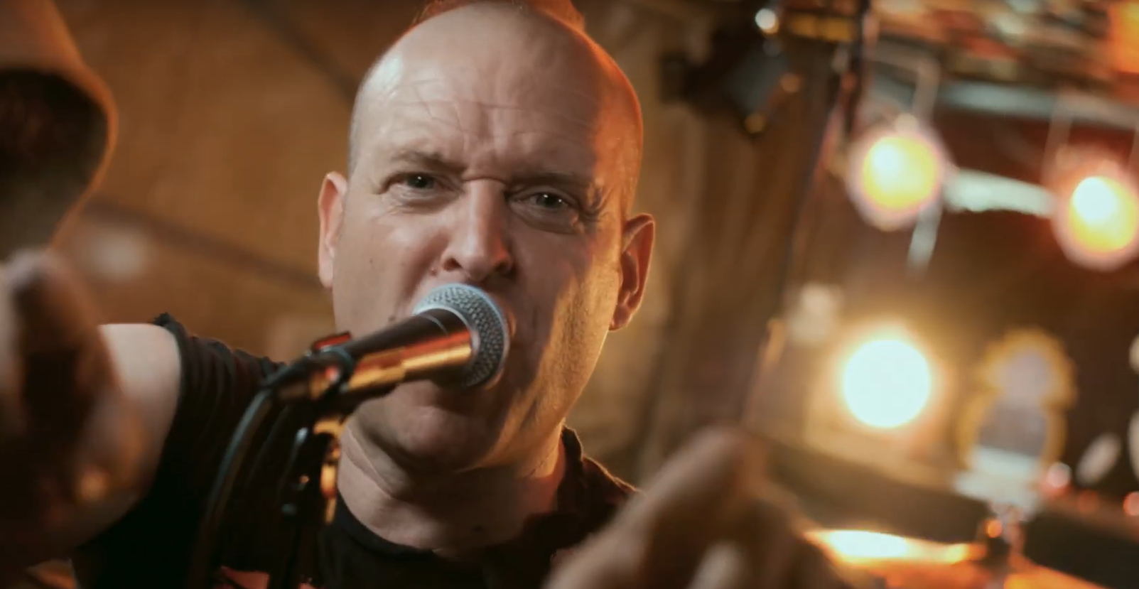 GRUFFAZ – "AMOUR ALERTE" : ENTRE RÉSISTANCE ET RENAISSANCE