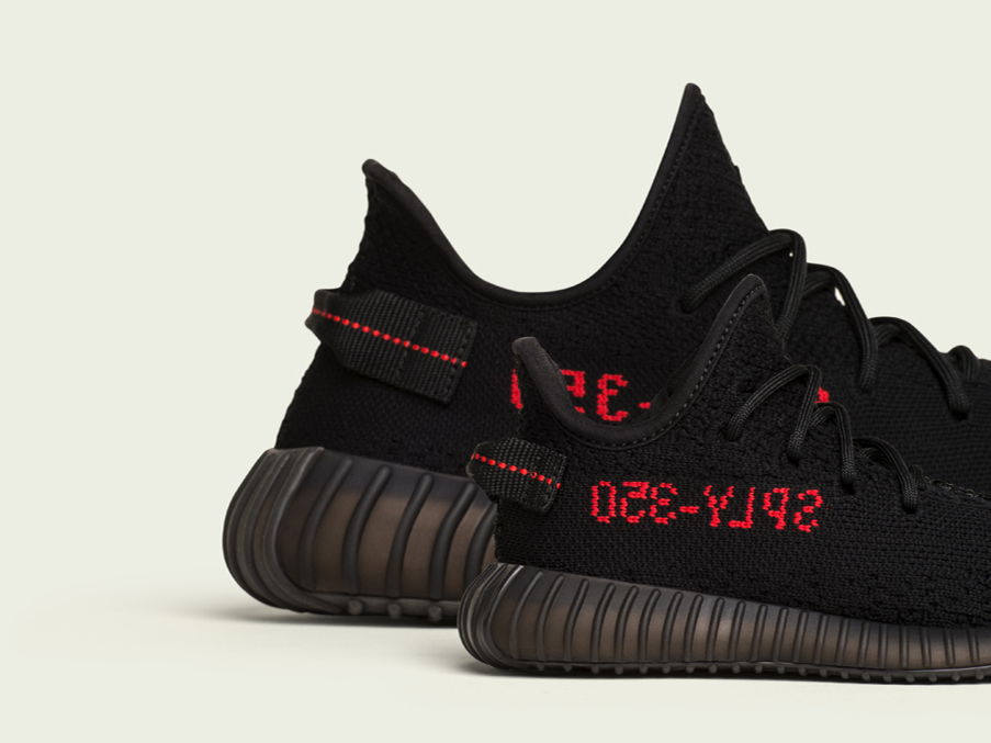 YEEZY BOOST 350 V2 Core Black/Red: Un sneaker para todas las generaciones