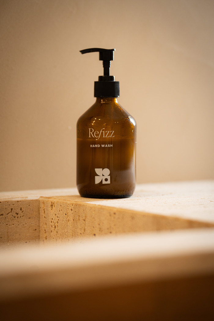 Twee Brusselse broers lanceren met Refizz unieke huidvriendelijke én duurzame  douche- en badproducten op basis van “puur poeder”