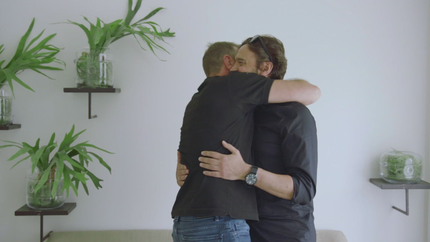 Tom Waes en zijn broer in Het huis (c) VRT