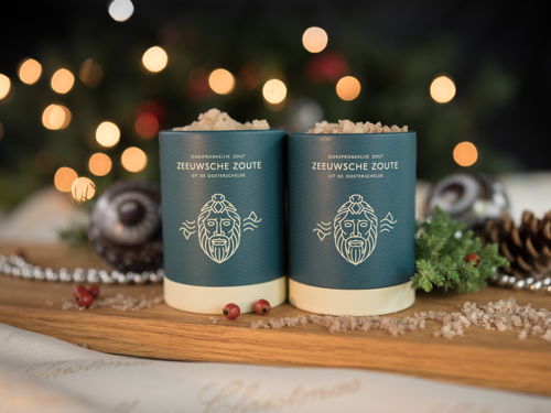 Twee luxe potten van Zeeuwsche Zoute in kerstthema. Leuk als kerstcadeautje! (Fotocredit: Sanseefotografie.nl)