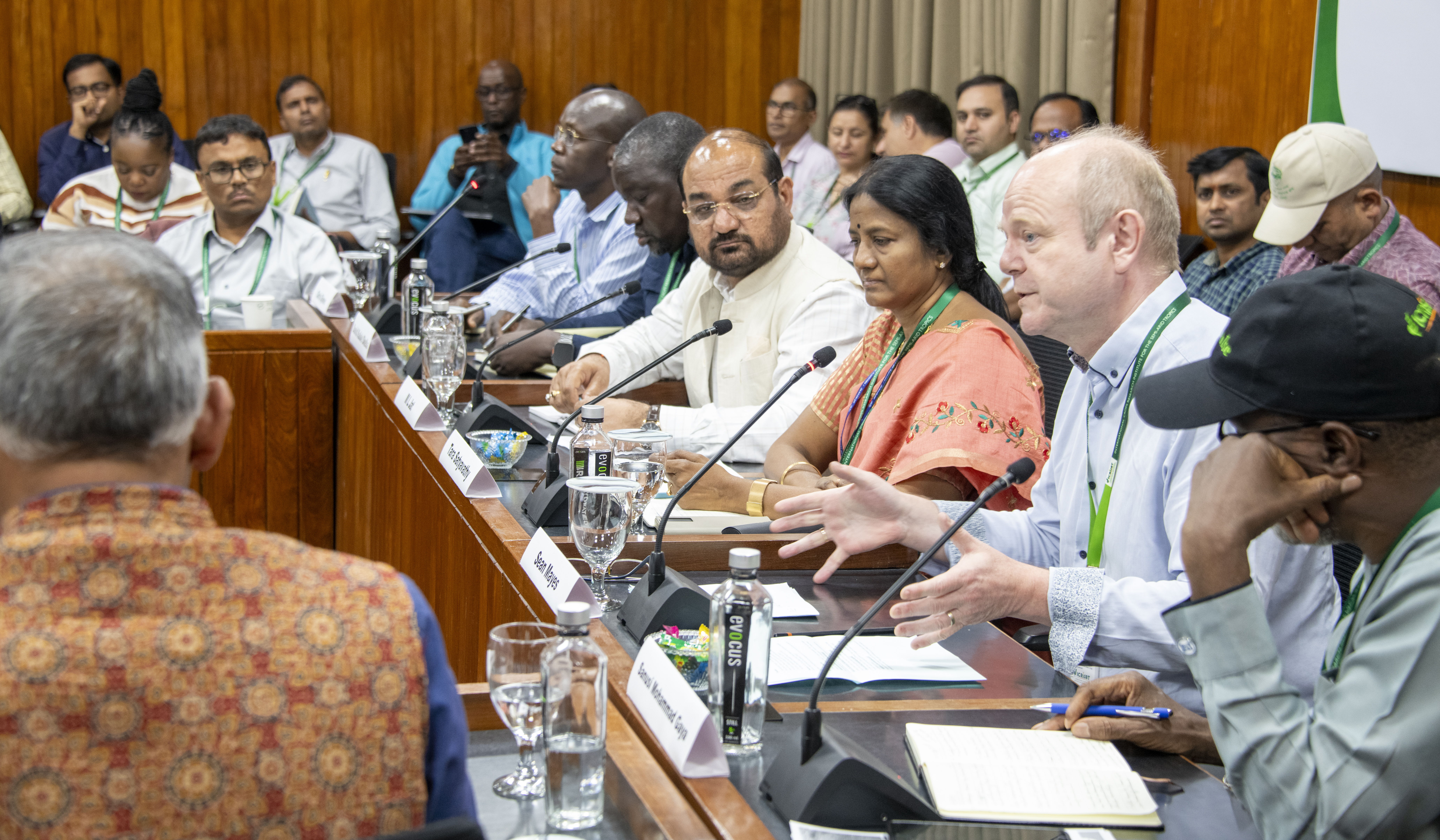 Dr Sean Mayes, Director of Accelerated Crop Improvement at ICRISAT, moderates the discussion on the 'Way Forward for Dryland Crop Improvement in the Global South'.