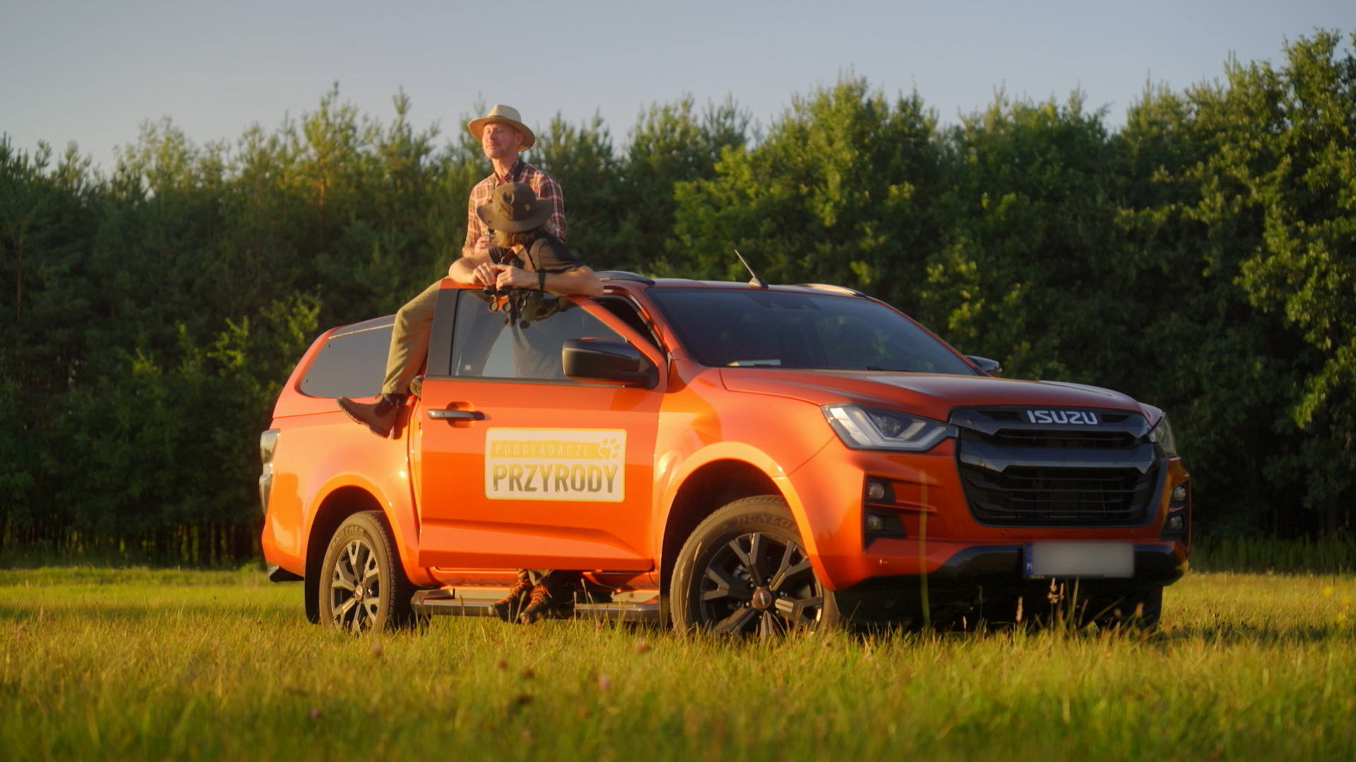 Isuzu D-Max na tropie natury: kulisy współpracy z twórcami programu „Podglądacze przyrody”