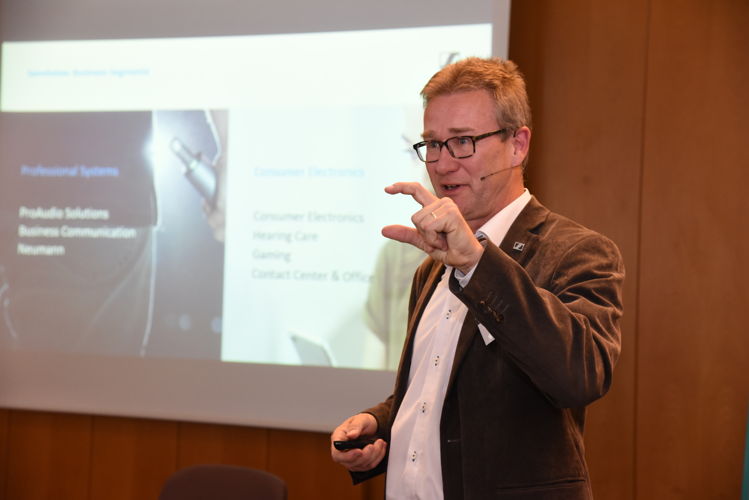 Per Witte, Business Specialist Theatre bei Sennheiser, und Diplom-Tonmeister