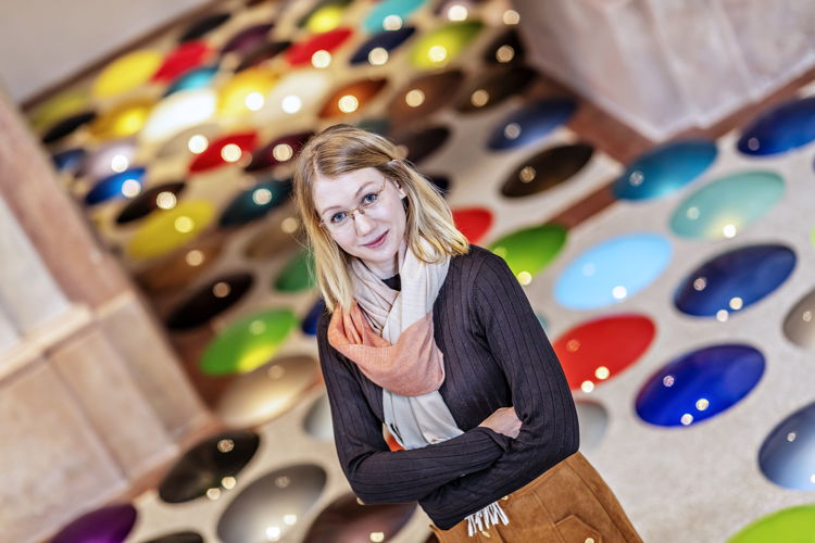 “By choosing the colour, every buyer can customise their
vehicle and create a unique relationship with it. This
depends on one’s personal taste, as well as regional
preferences in general. For example, preferences vary
greatly across Europe and Asia, as well as in individual
countries”, said Carola Maria Kertzscher, coordinator of
colours and materials at ŠKODA Design.