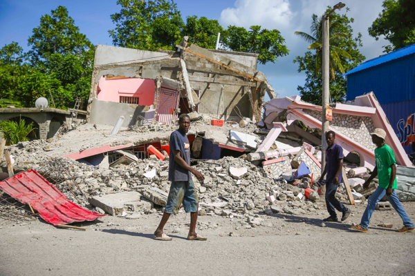MSF incrementa su respuesta tras el terremoto de Haití y trata de acceder a las zonas aisladas
