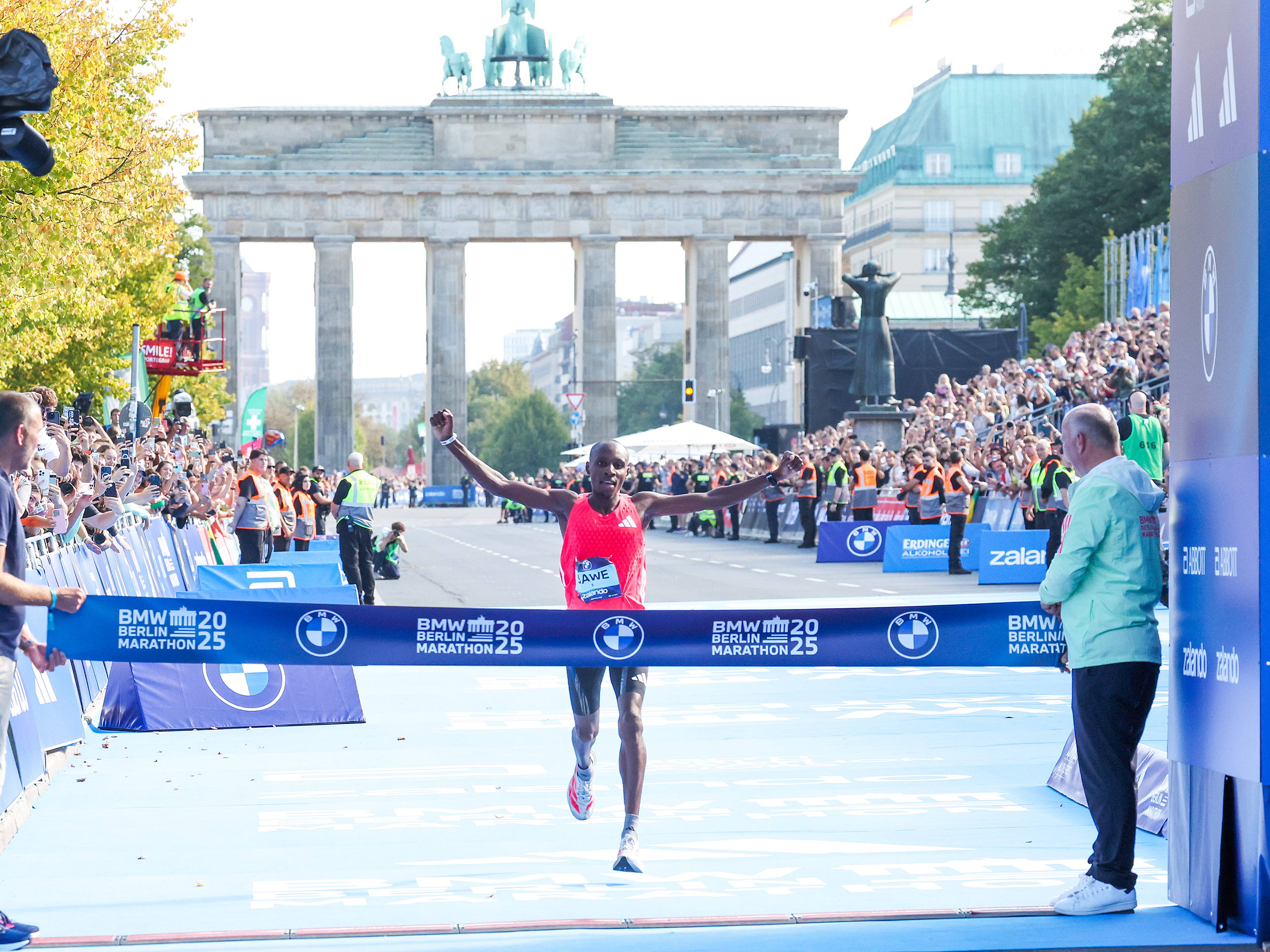 Adidas brilla en la Maratón de Berlín 2025 con victorias históricas gracias al Adizero Adios Pro Evo 2