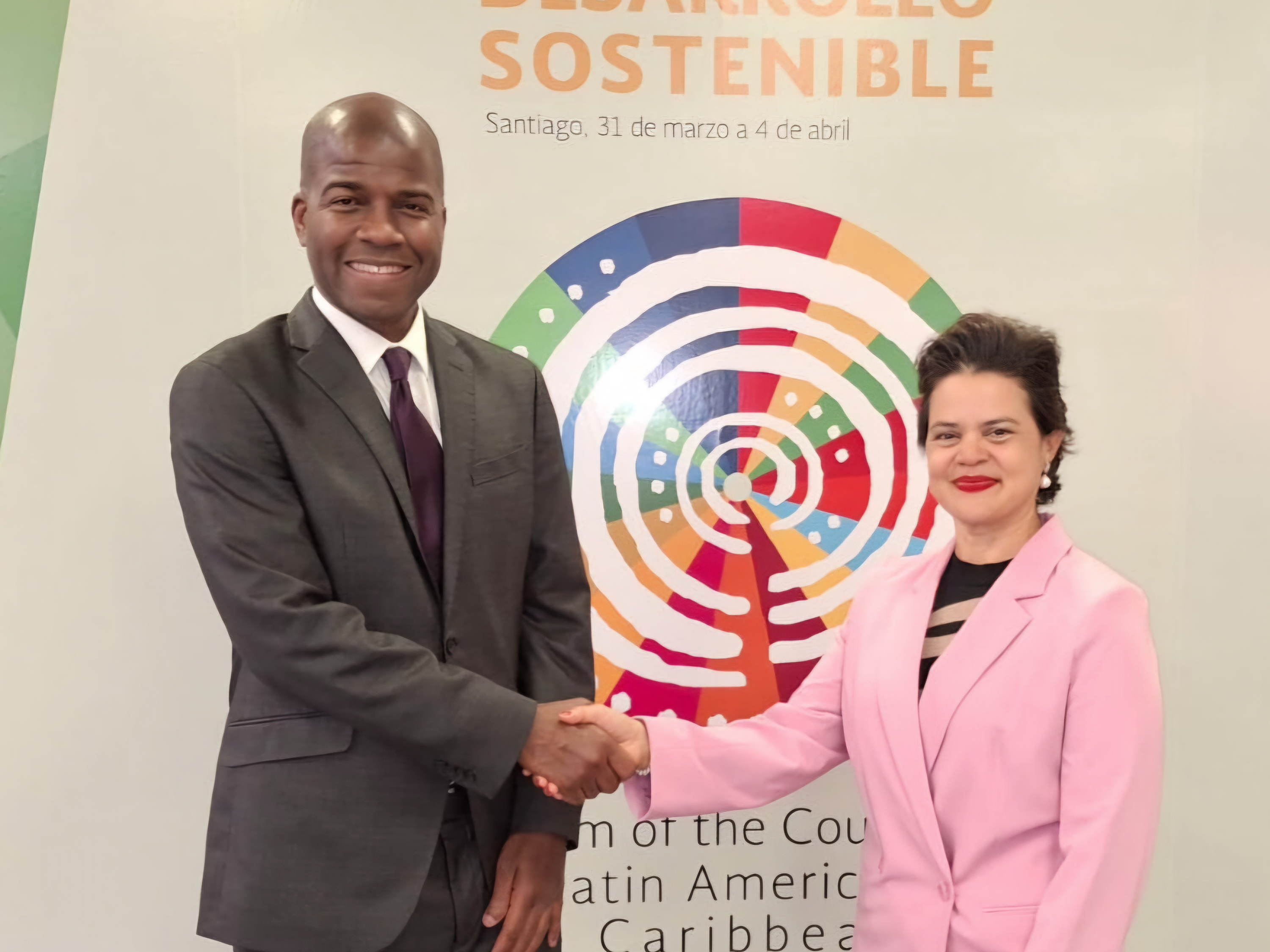 L’ENVOYÉ SPÉCIAL DES ÎLES VIERGES BRITANNIQUES ET LA SECRÉTAIRE GÉNÉRALE DE L’AEC INSISTENT SUR LA COOPÉRATION DANS LE BASSIN CARIBÉEN POUR SOUTENIR LA CROISSANCE ÉCONOMIQUE ET LE DÉVELOPPEMENT DE L’AMÉRIQUE LATINE ET DE LA CARAÏBE