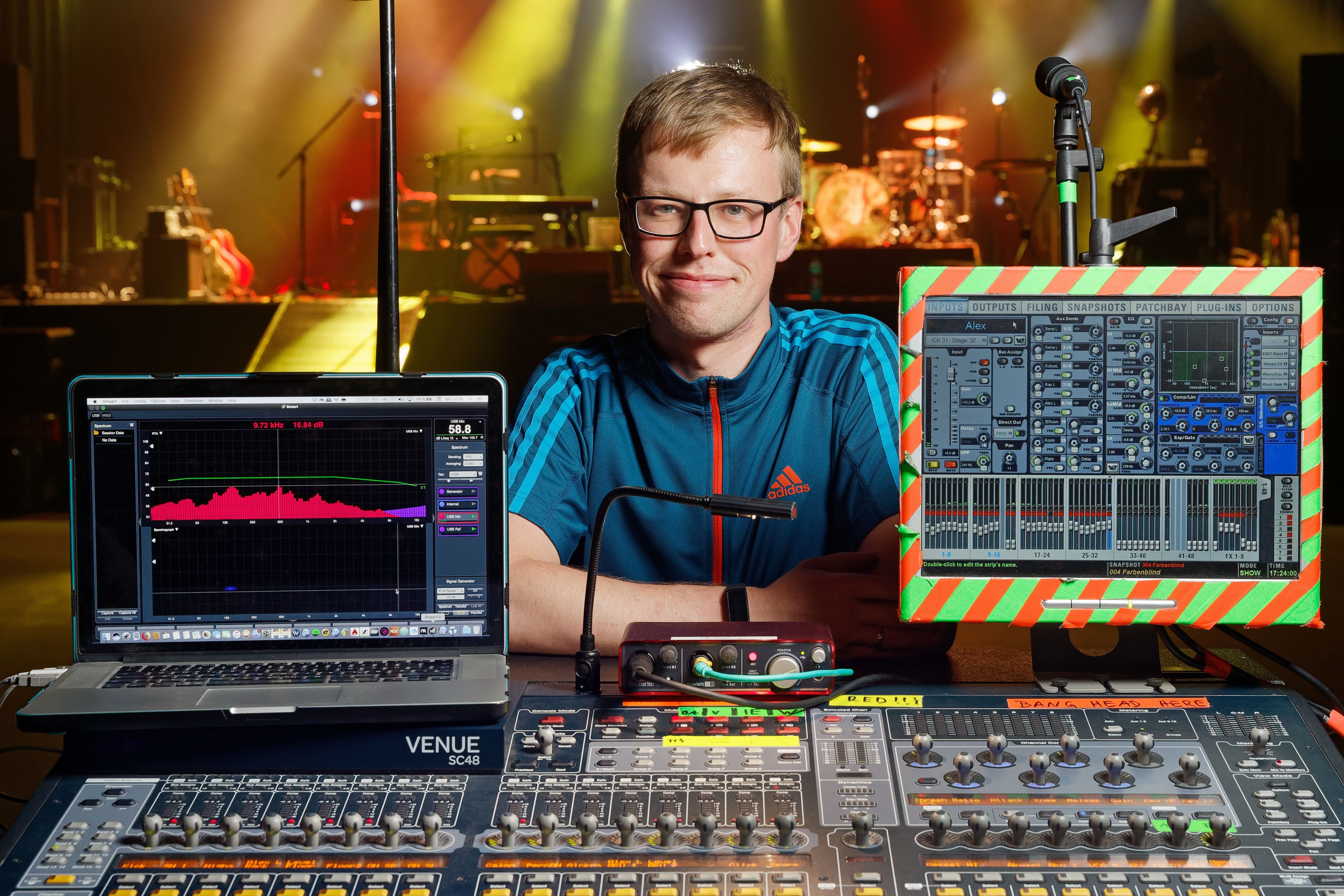 Benjamin Henze als Monitor-Manager auf der Alexander Knappe „Ohne Chaos keine Lieder“-Tour.
​