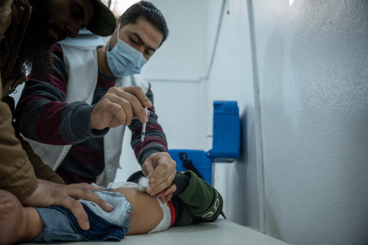 Title: MSF medical activities in northwest Syria Copyright: Abdulrahman Sadeq/MSF Countries: Syria Date taken / Date Recorded: 14 December, 2023 Caption / Description: MSF runs the Hayr Jamous primary healthcare centre near the city of Salqin in Idlib governorate. Nurses and doctors provide support to patients, who face a dire health situation in northwest Syria. Northwest Syria, December 2023.
