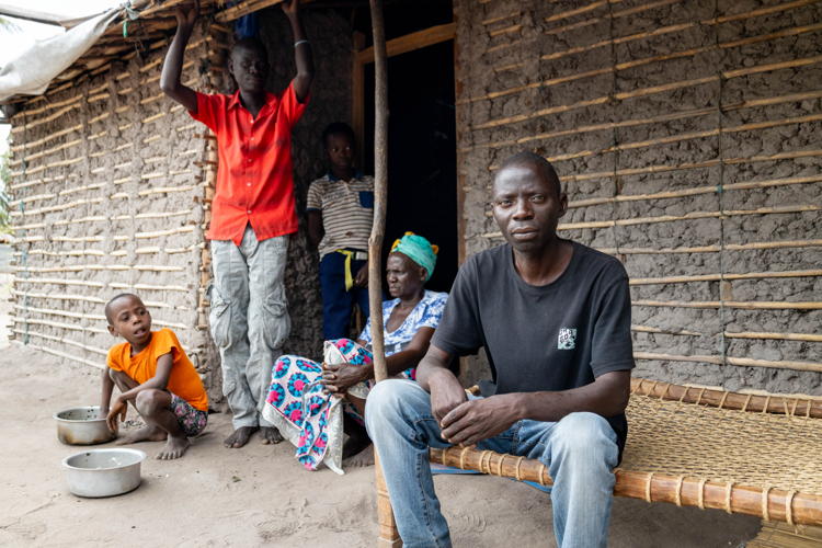 Living with HIV/Aids through Conflict and Displacement - Macomia Constâncio Paulo Felix, a 43 years-old Mozambican carpenter from Macomia District, in Cabo Delgado. Constâncio and his family were forced to flee their homes in Nkóe after Non-State Armed Groups attacked their village in 2022. While displaced, Constâncio and his family are living in Macomia Village, in Cabo Delgado, as they cannot return home due to insecurity. In June 2022, Constâncio’s wife passed away due to HIV. Later that year, Constâncio also tested positive for HIV at MSF’s Clinic in Nanga and has been receiving anti-retroviral treatment and support since then. Photohgrapher: Martim Gray Pereira Living with HIV/Aids through Conflict and Displacement - Macomia Constâncio Paulo Felix, a 43 years-old Mozambican carpenter from Macomia District, in Cabo Delgado. Constâncio and his family were forced to flee their homes in Nkóe after Non-State Armed Groups attacked their village in 2022. While displaced, Constâncio and his family are living in Macomia Village, in Cabo Delgado, as they cannot return home due to insecurity. In June 2022, Constâncio’s wife passed away due to HIV. Later that year, Constâncio also tested positive for HIV at MSF’s Clinic in Nanga and has been receiving anti-retroviral treatment and support since then. Photohgrapher: Martim Gray Pereira
