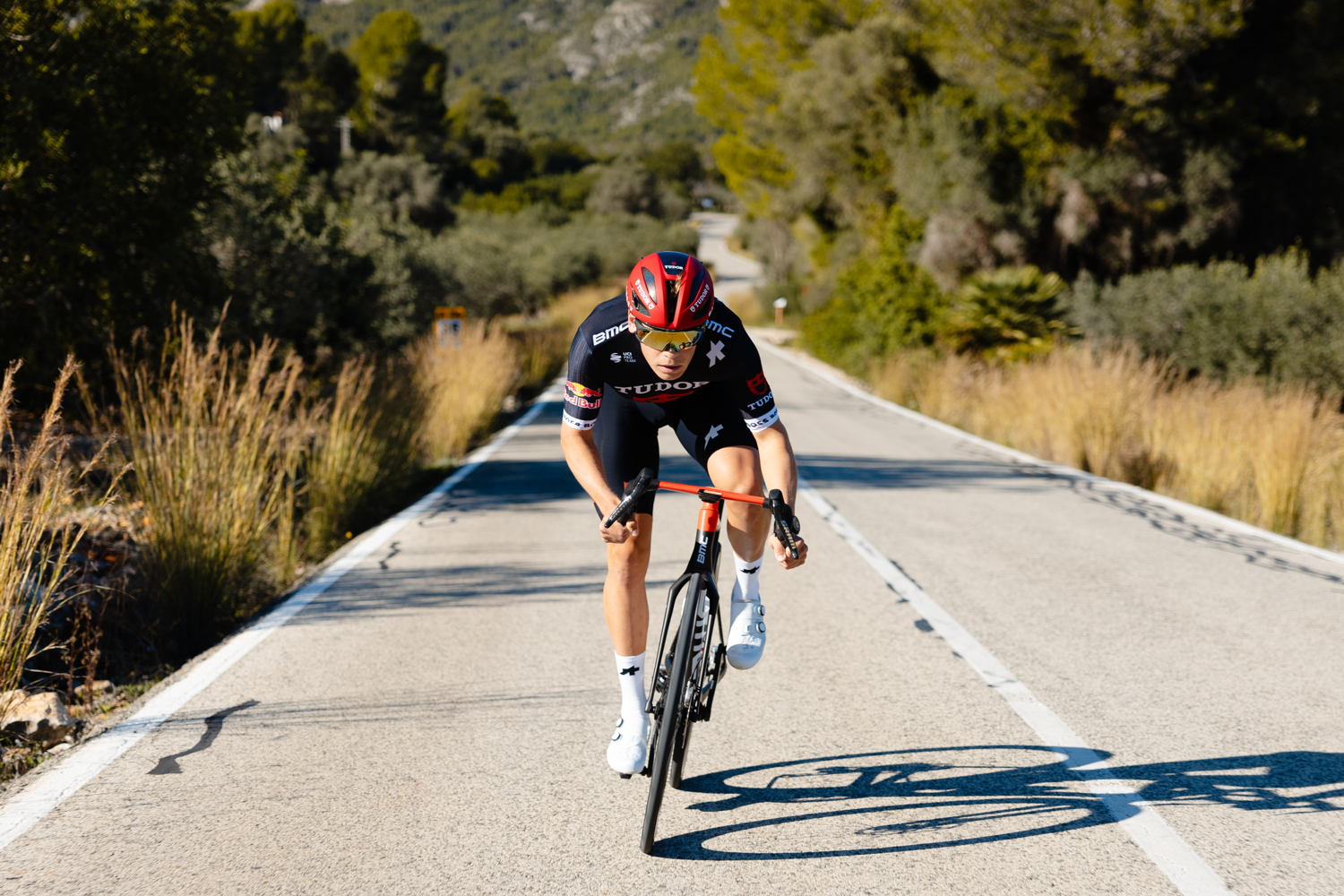OAKLEY X TUDOR PRO CYCLING TEAM IMAGE (4)