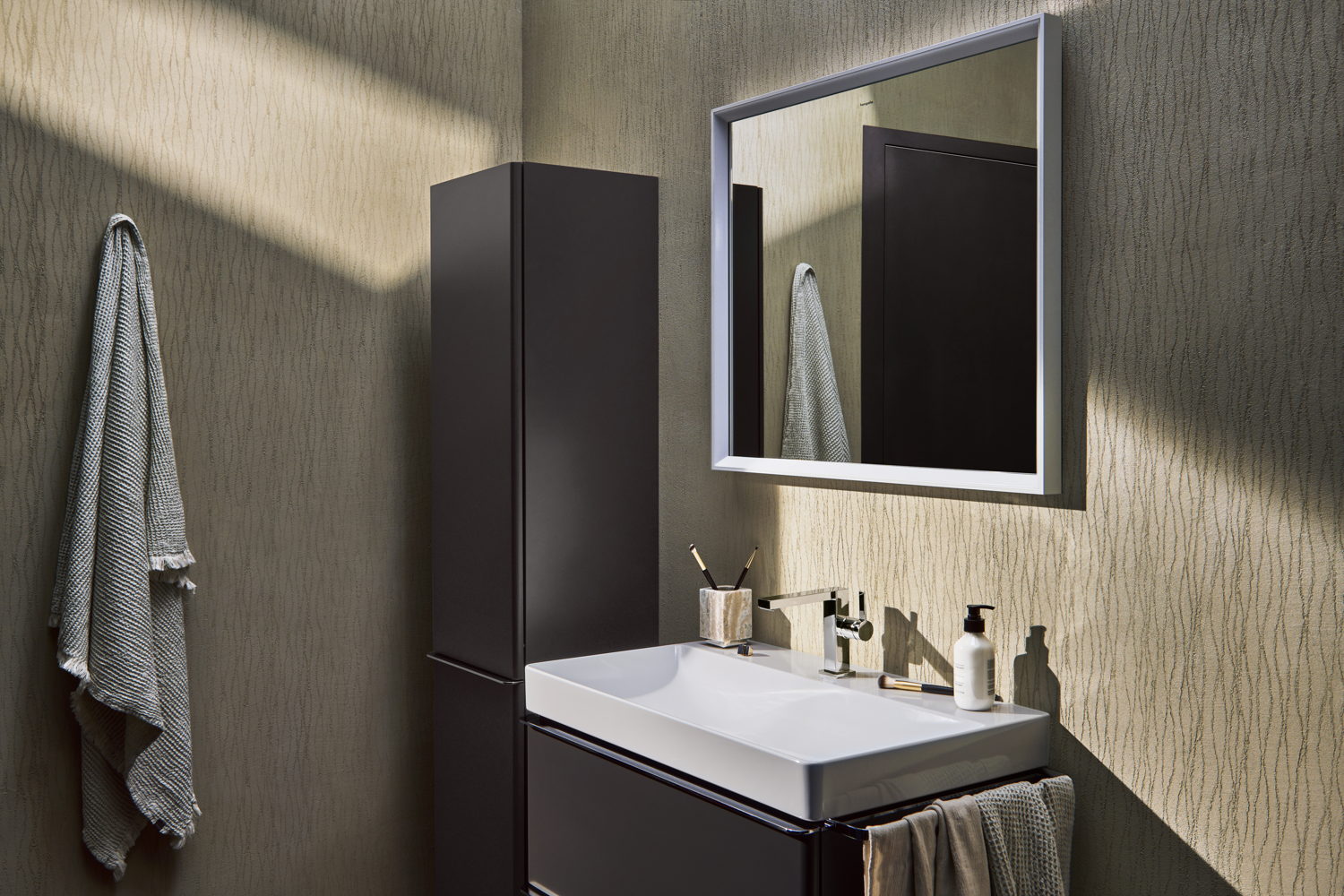 ©hansgrohe Xelu Q wastafel en meubel - Xarita E spiegel